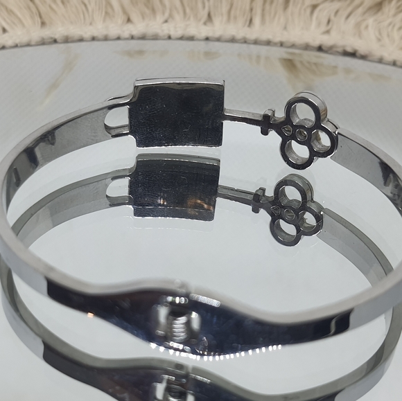 Silver Key Bangle - Picture 2 of 2